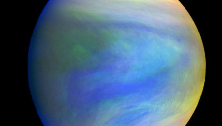 Тёмные точки в облаках Венеры могут оказаться бактериями